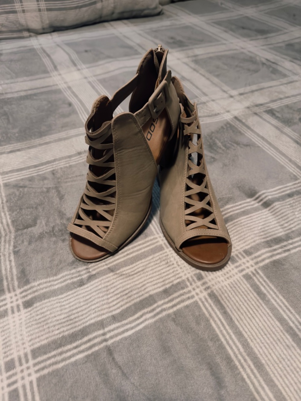 Open toed  in Taupe - Stylish Summer Sandals